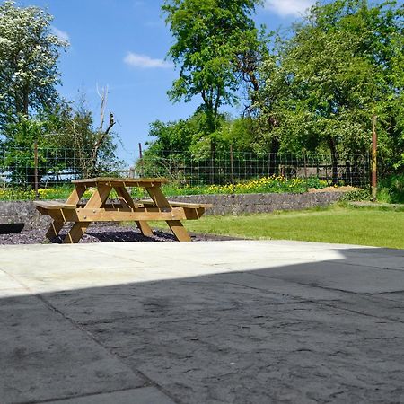The Mill Farmhouse Llandybie Exteriér fotografie